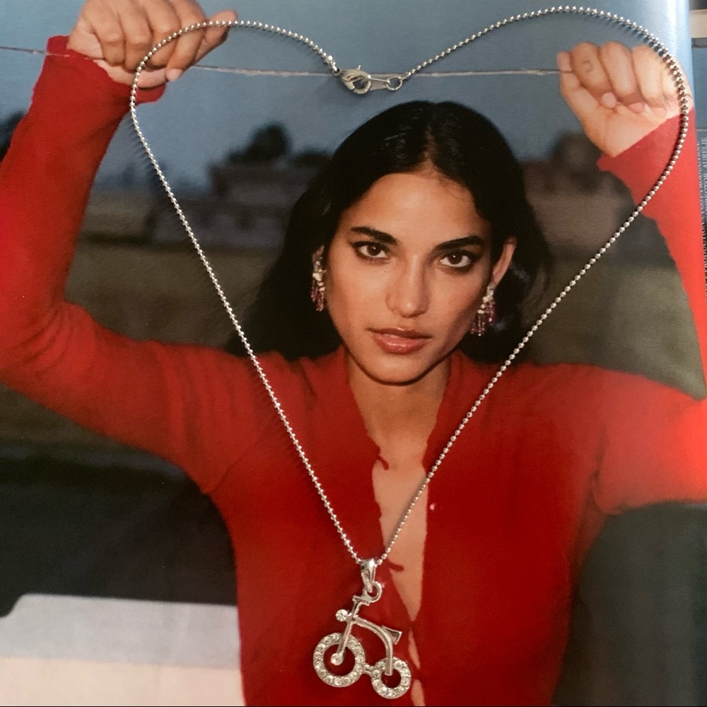🚲 Gorgeous Bicycle Necklace (Pendant & Chain) - Picture 5 of 8